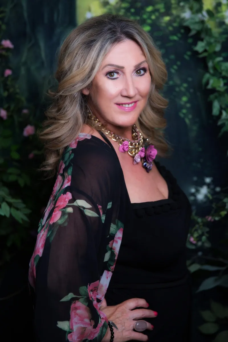 Donna Fallon, psychic medium
